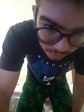 Snapshot of Edwardsky000 chatting on 12/04/24, 05:11 Edwardsky000 online show from 12/04/24, 05:11