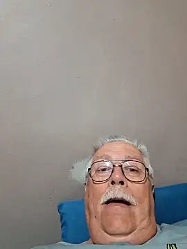 Snapshot of NawtyB1965 chatting on 10/08/25, 03:26 NawtyB1965 online show from 10/08/25, 03:26