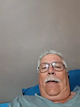 Snapshot of NawtyB1965 chatting on 10/10/25, 03:27 NawtyB1965 online show from 10/10/25, 03:27