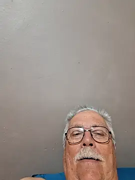 Snapshot of NawtyB1965 chatting on 10/16/25, 03:40 NawtyB1965 online show from 10/16/25, 03:40