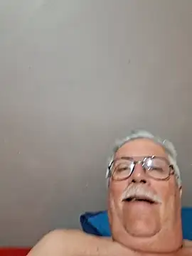 Snapshot of NawtyB1965 chatting on 10/17/25, 03:42 NawtyB1965 online show from 10/17/25, 03:42