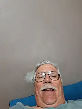 Snapshot of NawtyB1965 chatting on 10/22/25, 03:18 NawtyB1965 online show from 10/22/25, 03:18