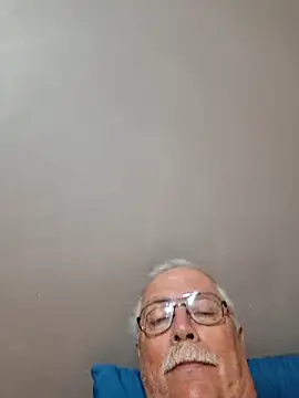 Snapshot of NawtyB1965 chatting on 11/23/25, 04:01 NawtyB1965 online show from 11/23/25, 04:01