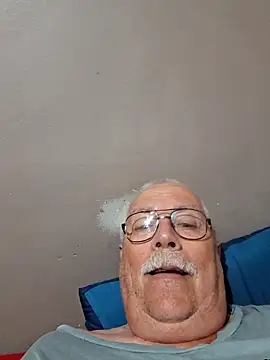 Snapshot of NawtyB1965 chatting on 12/15/25, 03:33 NawtyB1965 online show from 12/15/25, 03:33