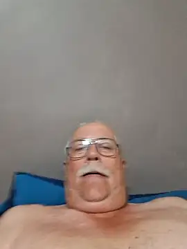 Snapshot of NawtyB1965 chatting on 12/16/25, 03:44 NawtyB1965 online show from 12/16/25, 03:44