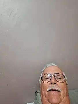 Snapshot of NawtyB1965 chatting on 04/26/26, 04:43 NawtyB1965 online show from 04/26/26, 04:43