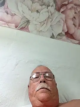 Snapshot of NawtyB1965 chatting on 06/09/26, 04:35 NawtyB1965 online show from 06/09/26, 04:35