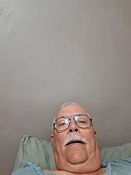 Snapshot of NawtyB1965 chatting on 06/10/26, 04:01 NawtyB1965 online show from 06/10/26, 04:01