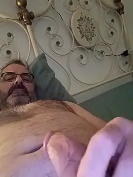 Snapshot of MrGray1974 chatting on 05/19/26, 08:59 MrGray1974 online show from 05/19/26, 08:59