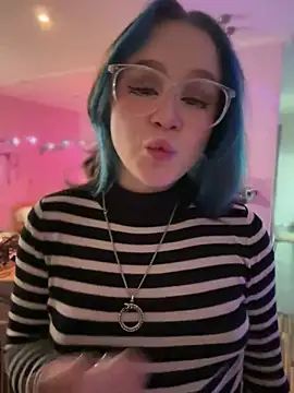 Snapshot of MaddisonHaas chatting on 02/17/25, 12:21 MaddisonHaas online show from 02/17/25, 12:21