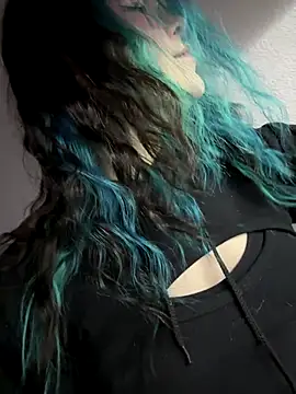 Snapshot of MaddisonHaas chatting on 12/01/25, 11:43 MaddisonHaas online show from 12/01/25, 11:43