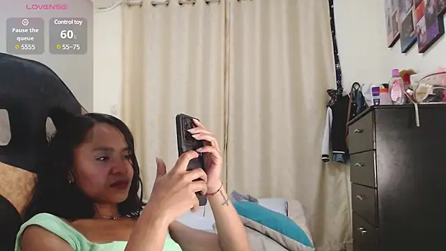 Snapshot of Samary_thomas chatting on 12/22/24, 02:17 Samary thomas online show from 12/22/24, 02:17