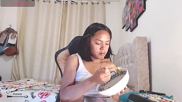 Snapshot of Samary_thomas chatting on 01/17/25, 01:04 Samary thomas online show from 01/17/25, 01:04