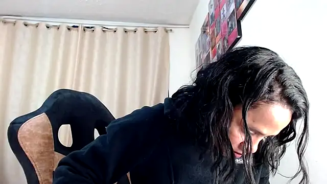 Snapshot of Samary_thomas chatting on 03/01/25, 12:07 Samary thomas online show from 03/01/25, 12:07