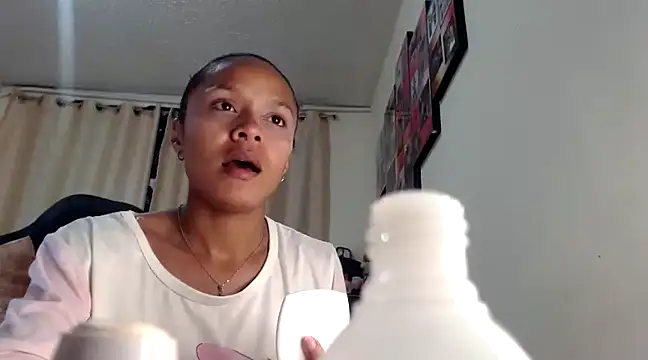 Snapshot of Samary_thomas chatting on 03/06/25, 11:42 Samary thomas online show from 03/06/25, 11:42