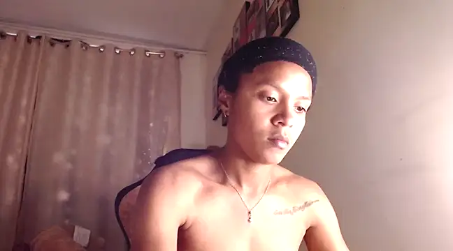 Snapshot of Samary_thomas chatting on 03/19/25, 09:27 Samary thomas online show from 03/19/25, 09:27