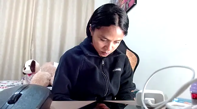 Snapshot of Samary_thomas chatting on 03/21/25, 12:18 Samary thomas online show from 03/21/25, 12:18