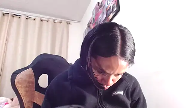 Snapshot of Samary_thomas chatting on 03/22/25, 12:17 Samary thomas online show from 03/22/25, 12:17