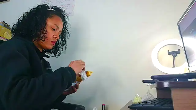 Snapshot of Samary_thomas chatting on 11/29/25, 02:03 Samary thomas online show from 11/29/25, 02:03