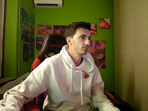 Snapshot of MASTERBULLY chatting on 11/05/25, 12:32 MASTERBULLY online show from 11/05/25, 12:32