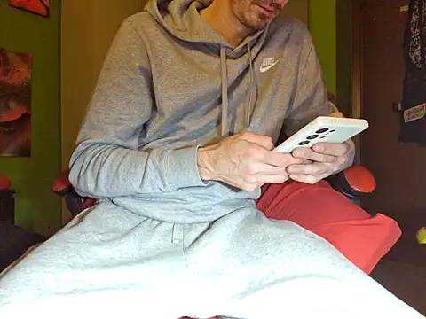 Snapshot of MASTERBULLY chatting on 11/18/25, 04:55 MASTERBULLY online show from 11/18/25, 04:55