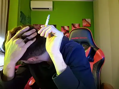 Snapshot of MASTERBULLY chatting on 11/21/25, 02:16 MASTERBULLY online show from 11/21/25, 02:16