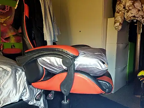 Snapshot of MASTERBULLY chatting on 11/29/25, 01:41 MASTERBULLY online show from 11/29/25, 01:41