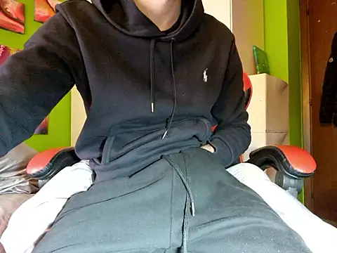 Snapshot of MASTERBULLY chatting on 12/04/25, 10:24 MASTERBULLY online show from 12/04/25, 10:24