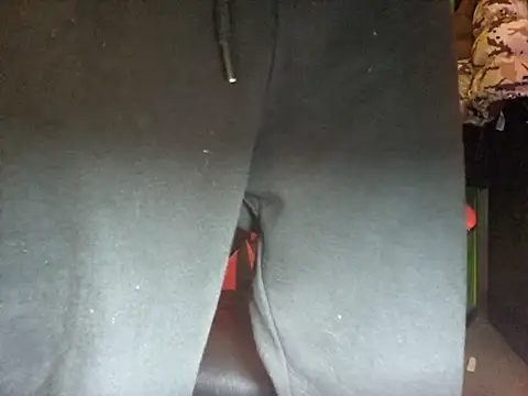 Snapshot of MASTERBULLY chatting on 12/04/25, 10:40 MASTERBULLY online show from 12/04/25, 10:40