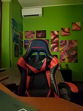 Snapshot of MASTERBULLY chatting on 12/13/25, 10:37 MASTERBULLY online show from 12/13/25, 10:37