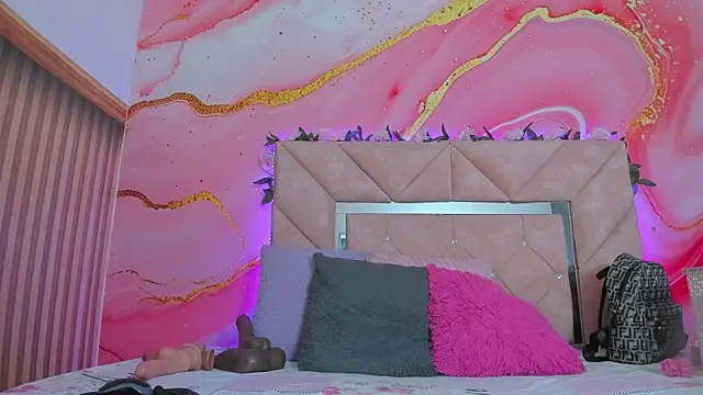 Taylor  cooper online show from 12/22/25, 06:38