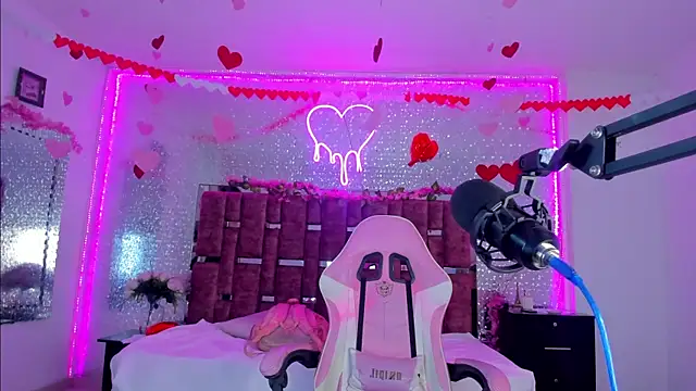 KylieVictoria online show from 02/19/25, 04:34