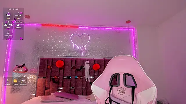 KylieVictoria online show from 10/29/25, 05:31