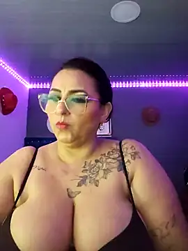 Snapshot of Ivonnee__ chatting on 12/11/24, 06:36 Ivonnee   online show from 12/11/24, 06:36