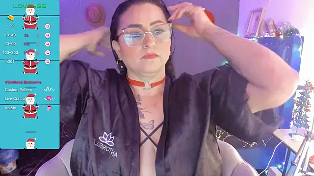 Snapshot of Ivonnee__ chatting on 12/18/24, 04:09 Ivonnee   online show from 12/18/24, 04:09