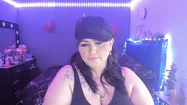 Snapshot of Ivonnee__ chatting on 12/19/24, 03:40 Ivonnee   online show from 12/19/24, 03:40