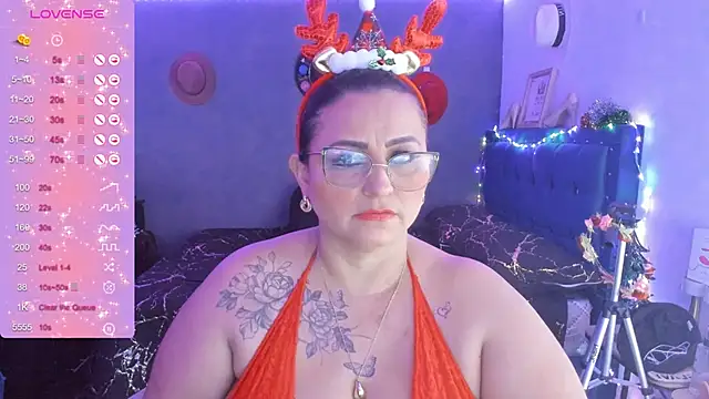 Snapshot of Ivonnee__ chatting on 12/22/24, 08:27 Ivonnee   online show from 12/22/24, 08:27