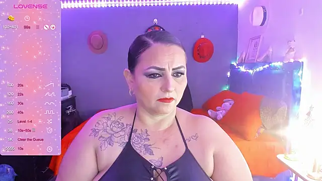 Snapshot of Ivonnee__ chatting on 12/28/24, 04:08 Ivonnee   online show from 12/28/24, 04:08