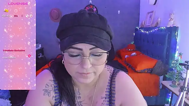 Snapshot of Ivonnee__ chatting on 12/29/24, 10:34 Ivonnee   online show from 12/29/24, 10:34