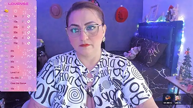 Snapshot of Ivonnee__ chatting on 01/05/25, 03:00 Ivonnee   online show from 01/05/25, 03:00