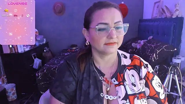 Snapshot of Ivonnee__ chatting on 01/08/25, 09:32 Ivonnee   online show from 01/08/25, 09:32