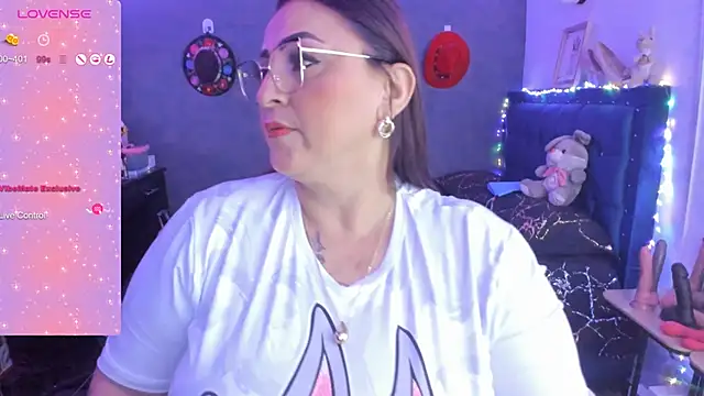 Snapshot of Ivonnee__ chatting on 01/12/25, 02:35 Ivonnee   online show from 01/12/25, 02:35