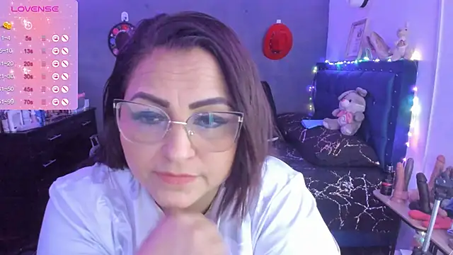 Snapshot of Ivonnee__ chatting on 01/12/25, 05:45 Ivonnee   online show from 01/12/25, 05:45