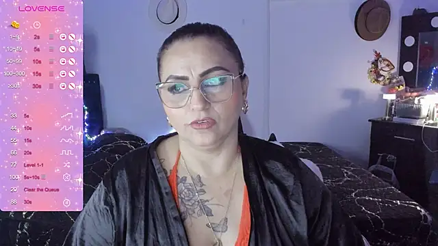 Snapshot of Ivonnee__ chatting on 01/20/25, 06:53 Ivonnee   online show from 01/20/25, 06:53