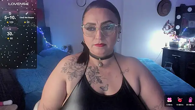 Snapshot of Ivonnee__ chatting on 02/04/25, 01:23 Ivonnee   online show from 02/04/25, 01:23