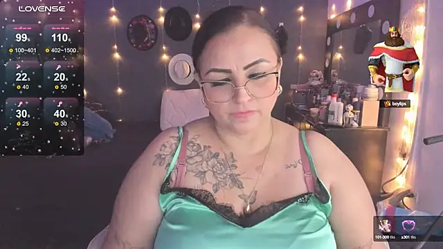 Snapshot of Ivonnee__ chatting on 02/18/25, 07:10 Ivonnee   online show from 02/18/25, 07:10