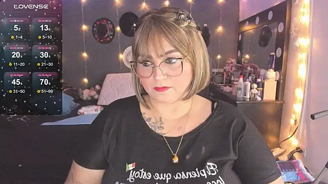 Snapshot of Ivonnee__ chatting on 02/19/25, 03:50 Ivonnee   online show from 02/19/25, 03:50