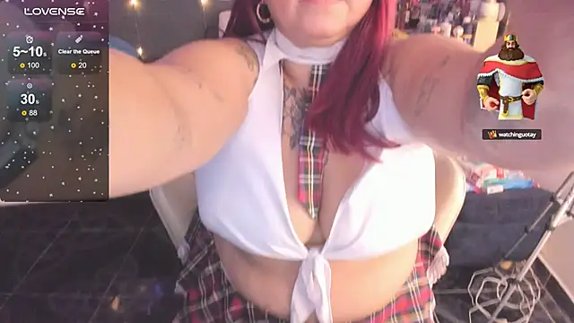 Snapshot of Ivonnee__ chatting on 02/21/25, 05:13 Ivonnee   online show from 02/21/25, 05:13