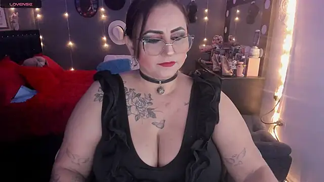 Snapshot of Ivonnee__ chatting on 03/02/25, 02:19 Ivonnee   online show from 03/02/25, 02:19