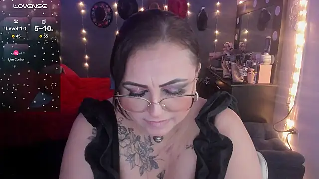 Snapshot of Ivonnee__ chatting on 03/02/25, 05:23 Ivonnee   online show from 03/02/25, 05:23